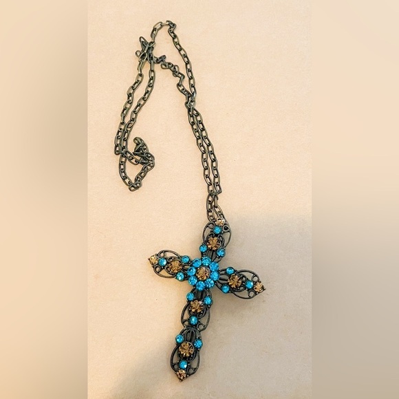 Vici Jewelry - Gorgeous Cross Necklace